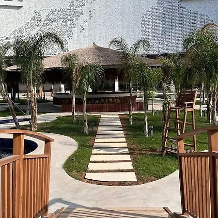 2 Bedroom Amazing Sea View Grand Sapphire And Casino